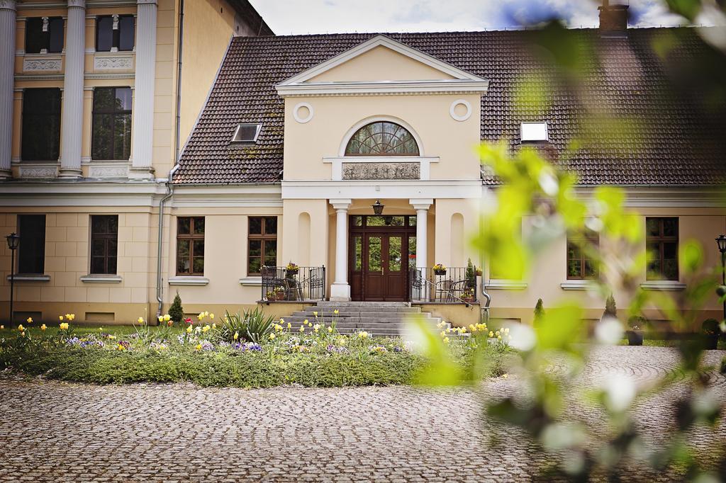 Bed and Breakfast Palac Jablonowo Уйсце Экстерьер фото