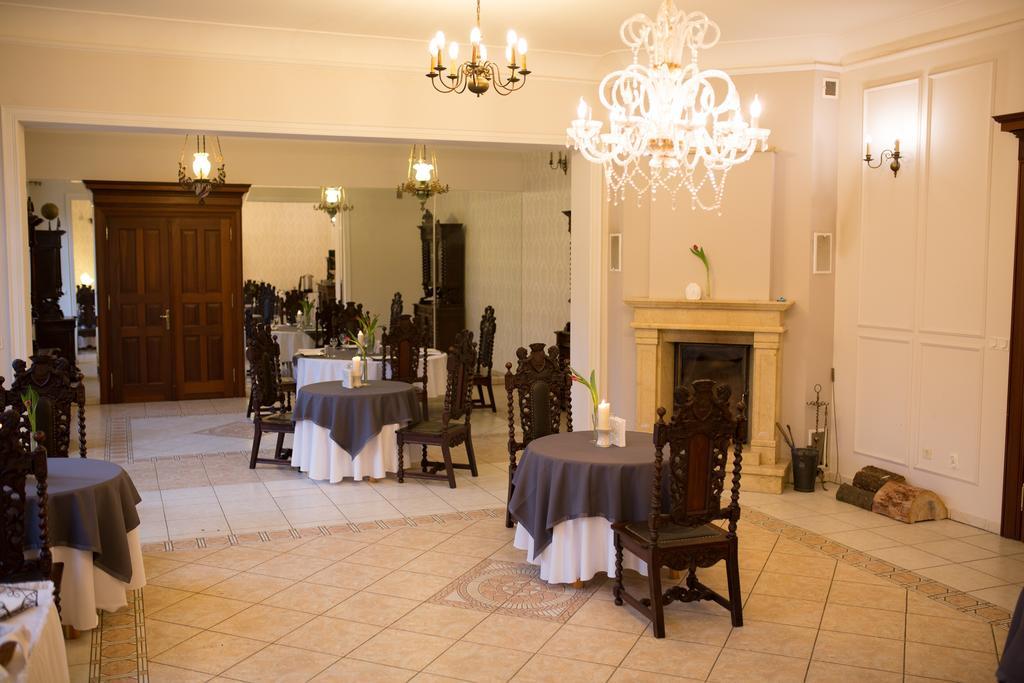 Bed and Breakfast Palac Jablonowo Уйсце Экстерьер фото